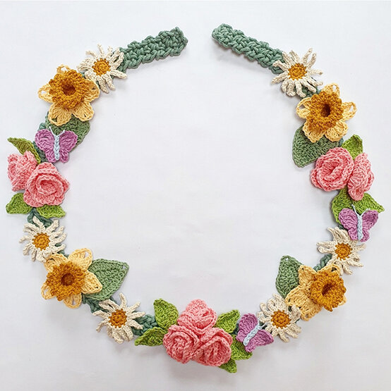 idea_how-to-crochet-an-easter-wreath-and-garland_finishedgarland.jpg?sw=554&q=85