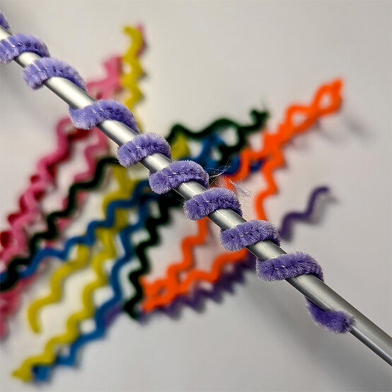 how-to-make-a-st-patricks-day-hat_step-4c.jpg?sw=554&q=85