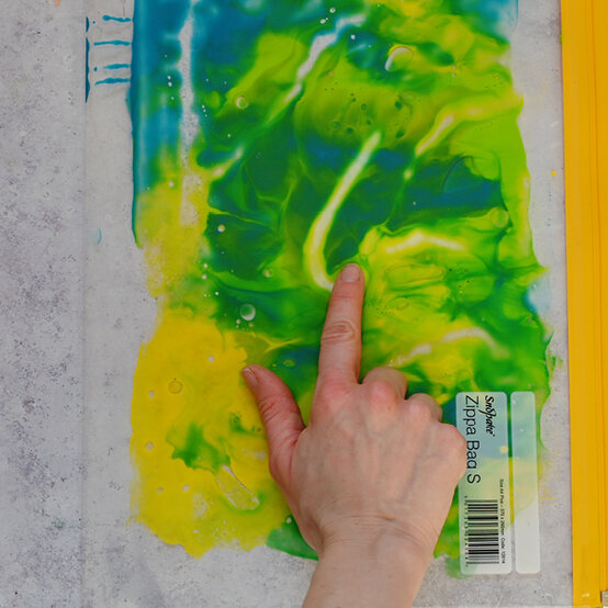 art-ideas-to-do-with-your-baby11.jpg?sw=554&q=85