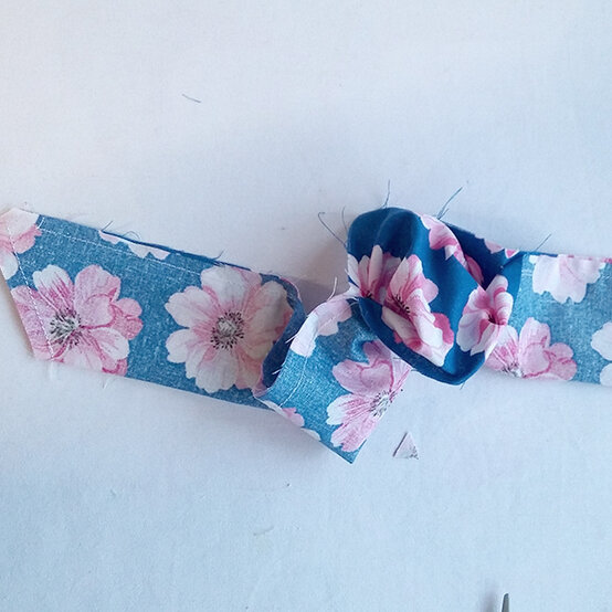 notebook-strap-step4.jpg?sw=554&q=85