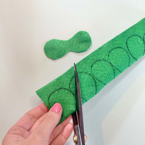 ideas%5Fhow%2Dto%2Dmake%2Dpipe%2Dcleaner%2Dand%2Dfelt%2Dflowers%5Feucalyptus%5F2.jpg?sw=554&q=85