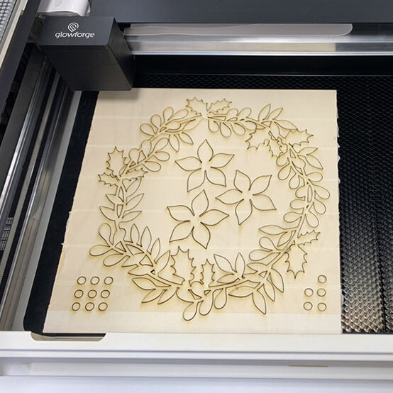 idea_Glowforge-Botanical-Christmas-Wreath_Step6b.jpg?sw=554&q=85
