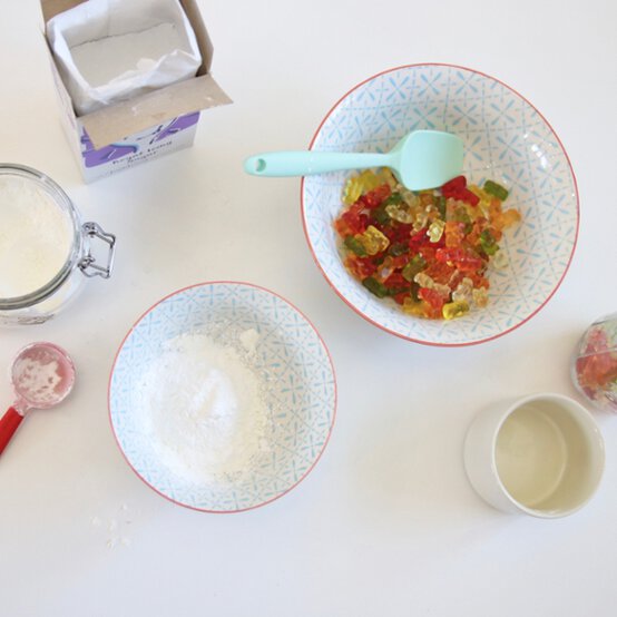 edible-slime-step-4.jpg?sw=554&q=85