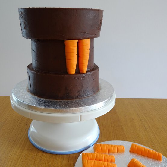 carrot_fruit_line_cake_8.jpg?sw=554&q=85