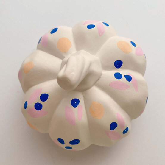 idea_ceramic-painted-pumpkins_3.jpg?sw=554&q=85