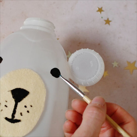how-to-make-winter-milk-bottle-lanterns_polar-bear-c.jpg?sw=554&q=85
