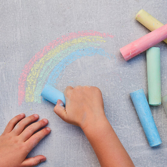 idea_fun-outdoor-activities-for-kids_crayons.jpg?sw=554&q=85