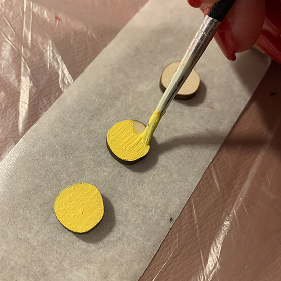 idea_Glowforge-Botanical-Christmas-Wreath_Step11b.jpg?sw=554&q=85