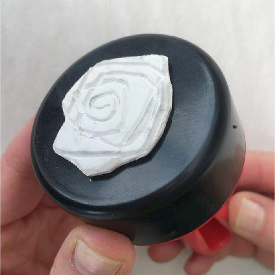 lino-floral-book-cover-artistinyou-step8.png?sw=554&q=85