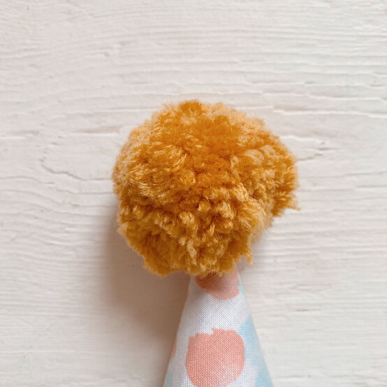 party-hat-step5b.jpg?sw=554&q=85