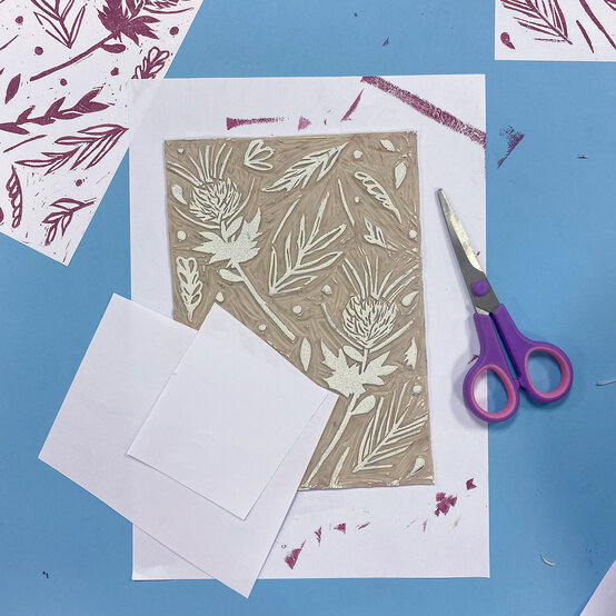 how-to-lino-cut-a-scottish-thistle-print_customise_step-2_2.jpg?sw=554&q=85