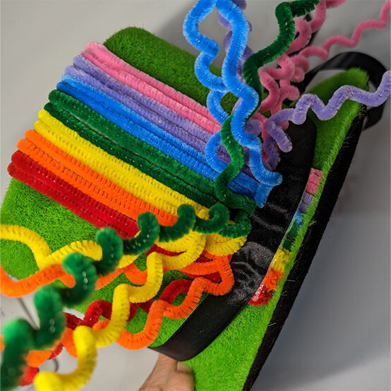 how-to-make-a-st-patricks-day-hat_step-4b.jpg?sw=554&q=85