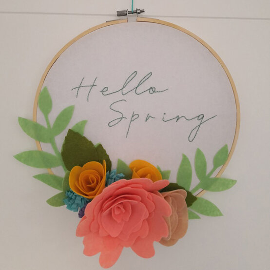 ideas%5Ftwo%2Deasy%2Dspring%2Dprojects%2Dusing%2Dfelt%2Dflowers%5Fhoop.jpg?sw=554&q=85