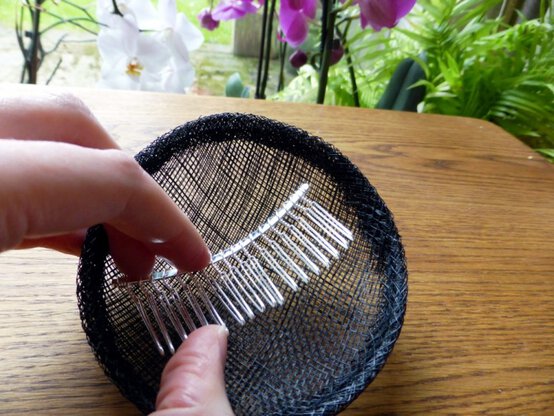 fascinator-step-1a.jpg?sw=554&q=85