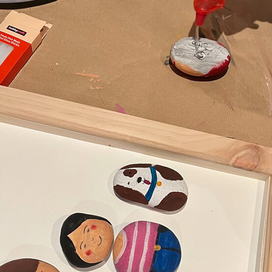 idea_how-to-make-a-pebble-portrait_step8a.jpg?sw=554&q=85