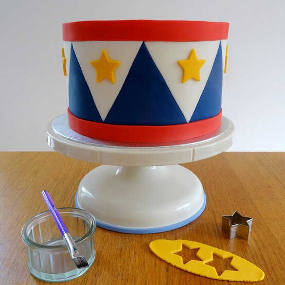 nutcracker-cake_step15_2.jpg?sw=554&q=85