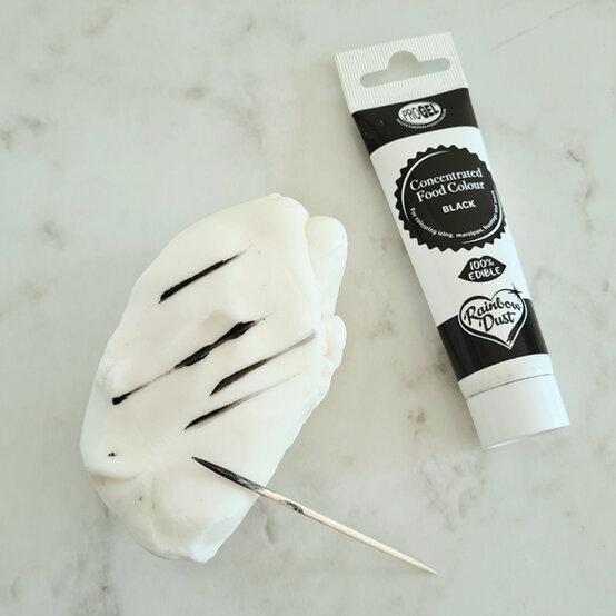 idea_how-to-make-a-coronation-cake_step20a.jpg?sw=554&q=85