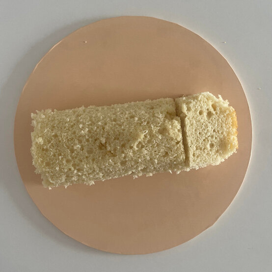 idea_how-to-decorate-a-rocket-cake_step5a.jpg?sw=554&q=85