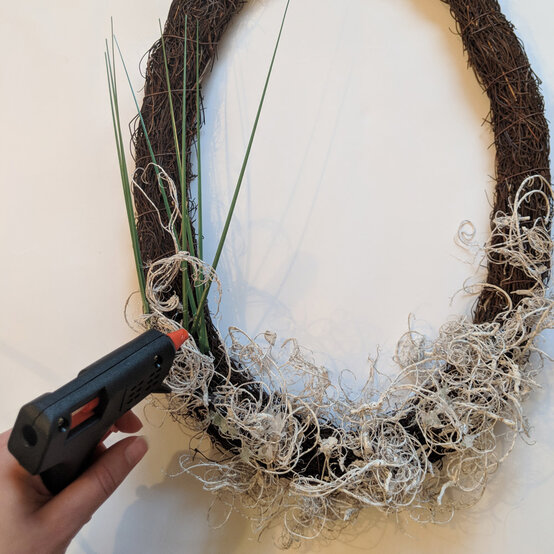 easter_floral_succulent_wreath_5.jpg?sw=554&q=85