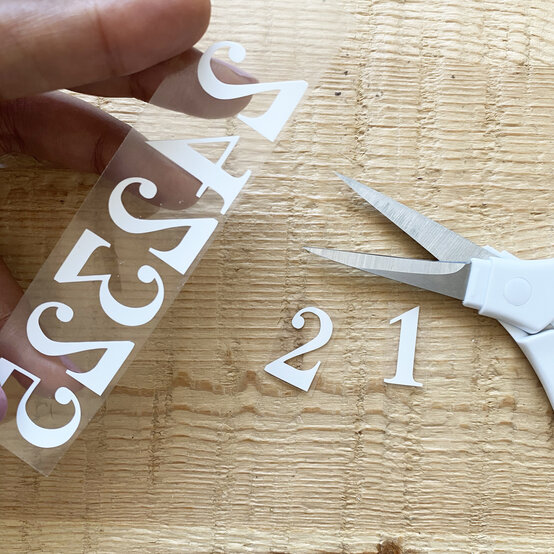 iron-on-vinyl-advent-calendar_step3_sq.jpg?sw=554&q=85