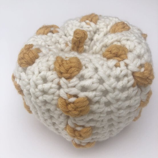 how-to-crochet-a-collection-of-pumpkins-step-2b.jpg?sw=554&q=85