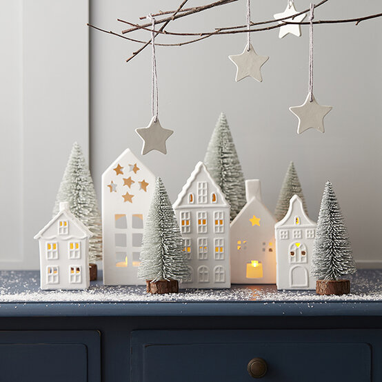 10-quick-christmas-home-decor-ideas7.jpg?sw=554&q=85