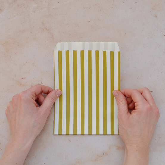 paper-bag-stars5.jpg?sw=554&q=85