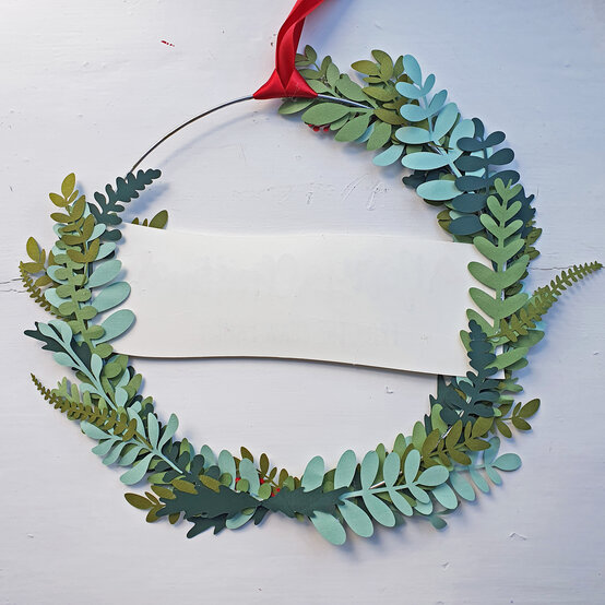 personalised-paper-wreath_step11.jpg?sw=554&q=85