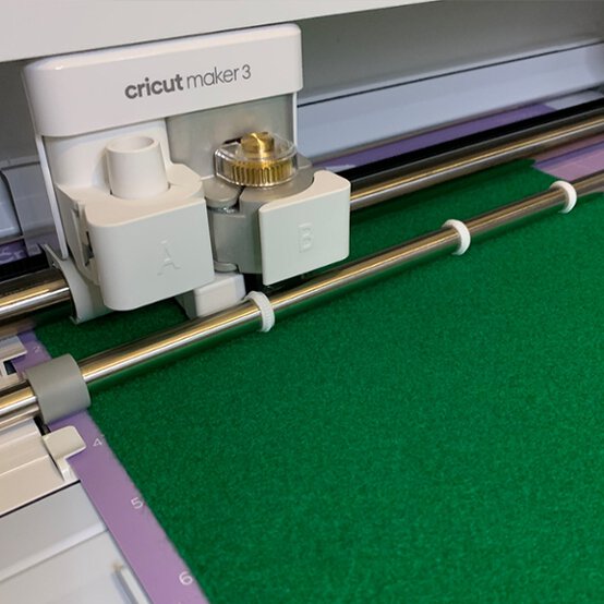 Cricut-How-to-Make-a-Shamrock-Wreath_step8b.jpg?sw=554&q=85