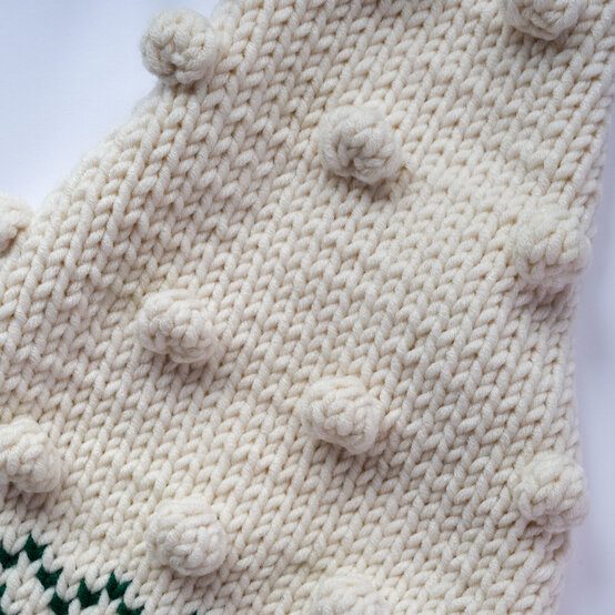 Idea_How-to-knit-a-Christmas-tree-cushion_image-4.jpg?sw=554&q=85