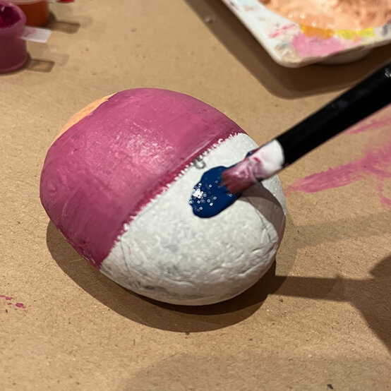 idea_how-to-make-a-pebble-portrait_step5c.jpg?sw=554&q=85