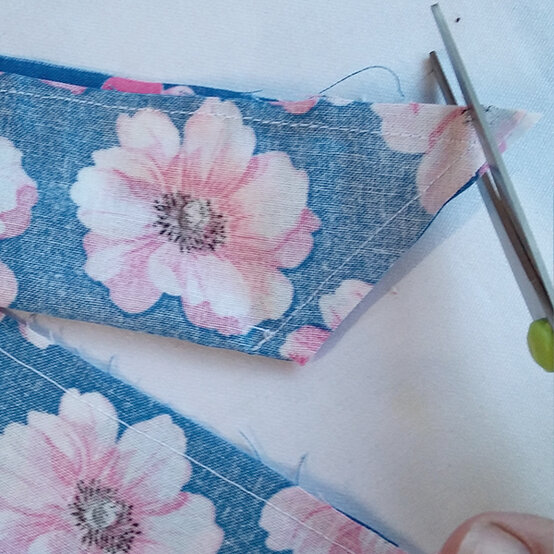 notebook-strap-step3.jpg?sw=554&q=85