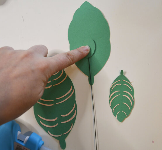 cricut_how_to_make_a_paper_calathea_ornata_plant_step15_2.jpg?sw=554&q=85