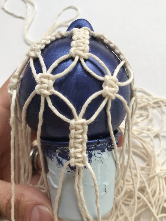 how_to_make_macrame_baubles_blue_tutorial_step-13.jpg?sw=554&q=85