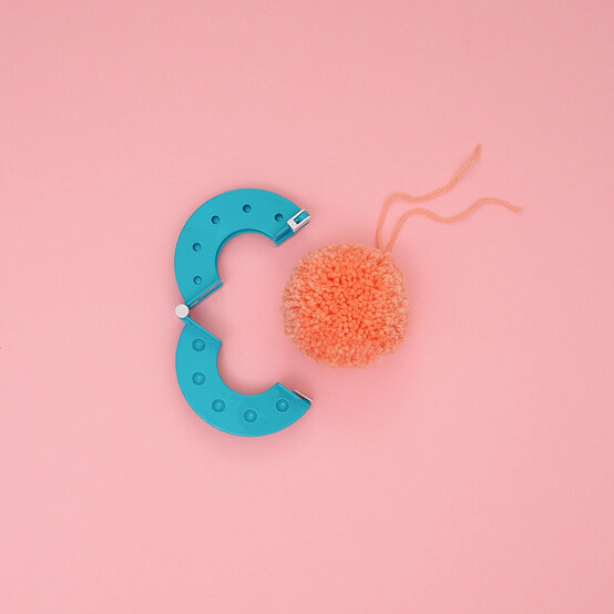 pom-pom-how-to-7.jpg?sw=554&q=85