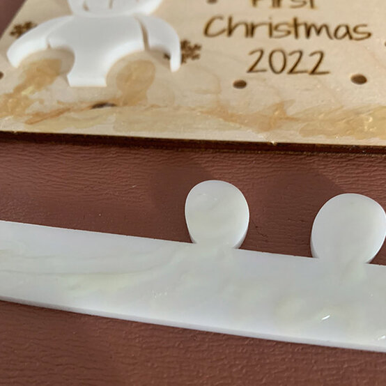 idea_Glowforge-First-Christmas-Snowglobe_Step12b.jpg?sw=554&q=85