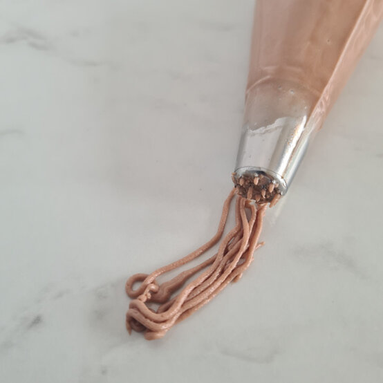 idea%5Feaster%2Dfloral%2Dwreath%2Dcake%5Fstep%2D23.jpg?sw=554&q=85