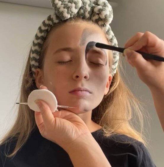 halloweenskeleton_step5.jpg?sw=554&q=85