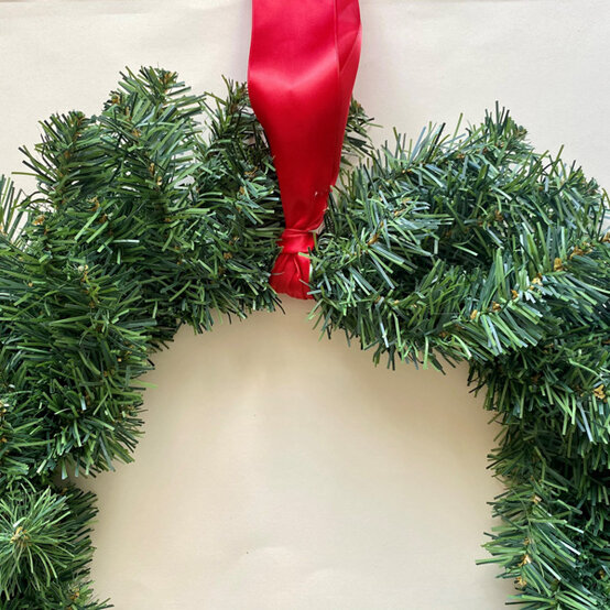 idea%5Fhow%2Dto%2Dmake%2Da%2Dtraditional%2Dartificial%2Dchristmas%2Dwreath%5Fstep%2D5.jpg?sw=554&q=85