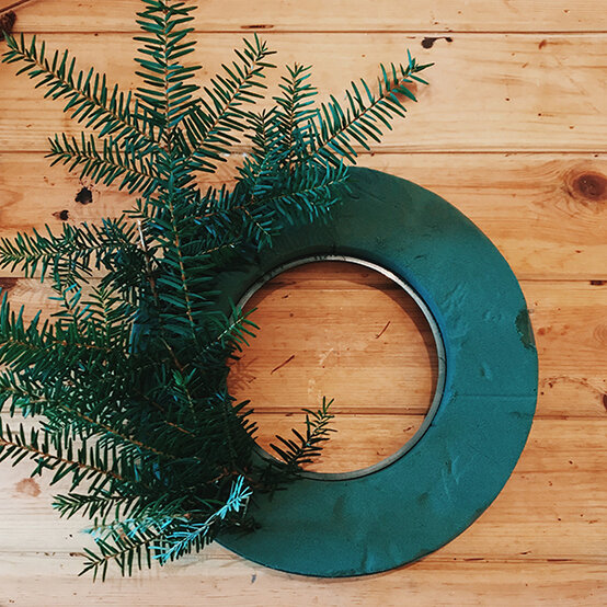 fresh-foraged-autumnal-wreath-1.jpg?sw=554&q=85