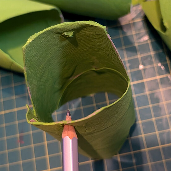 how%2Dto%2Dmake%2Da%2Dcraft%2Droll%2Dsnake%5Fstep%2D5b.jpg?sw=554&q=85