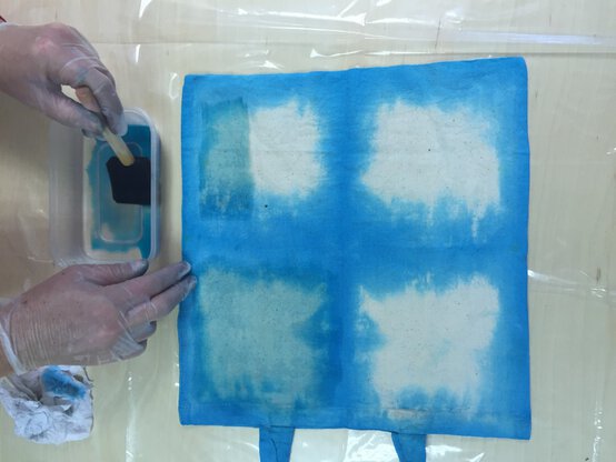 turquoise-squared-tote-ombre-effect.jpg?sw=554&q=85