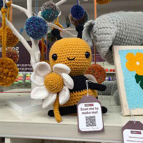 artisan-sarah-penwarden-bumble-bee.jpg?sw=554&q=85