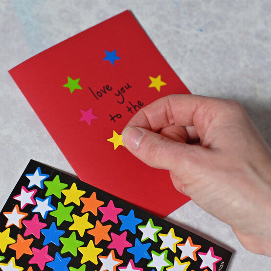 kids-fathers-day-cards-moon-card-step-1d.jpg?sw=554&q=85