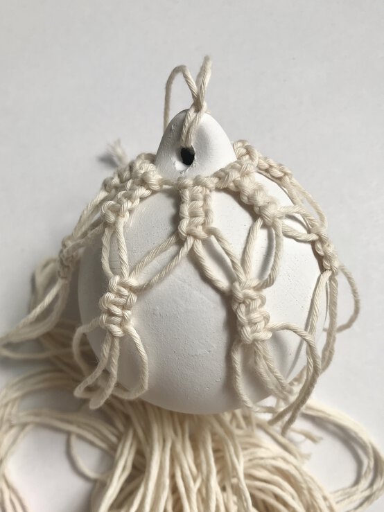 how_to_make_macrame_baubles_white_tutorial_step-7.jpg?sw=554&q=85