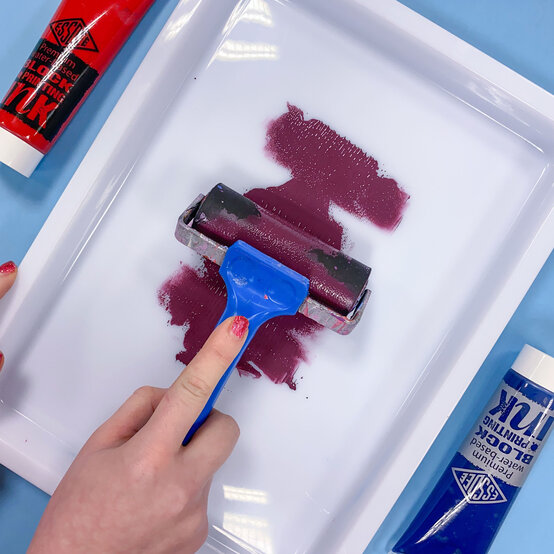 how-to-lino-cut-a-scottish-thistle-print_printing_step-1_3.jpg?sw=554&q=85