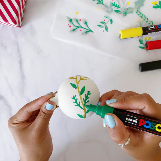 personalised-decorated-ceramic-baubles_motifs_3_1.jpg?sw=554&q=85