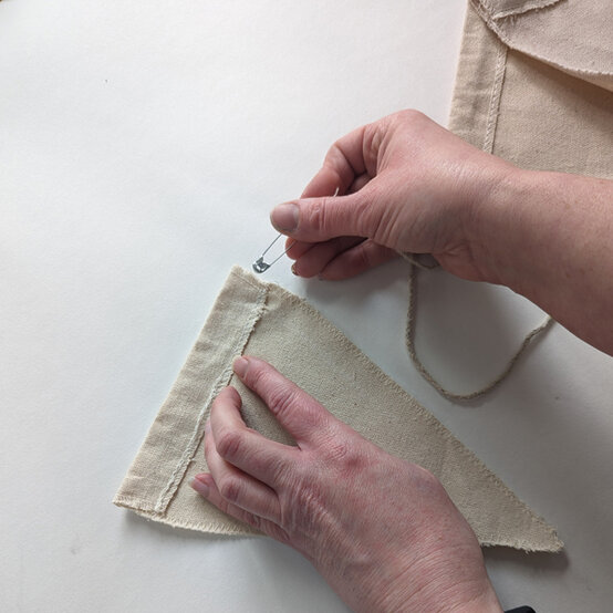 idea_how-to-make-celebration-bunting_step1.jpg?sw=554&q=85