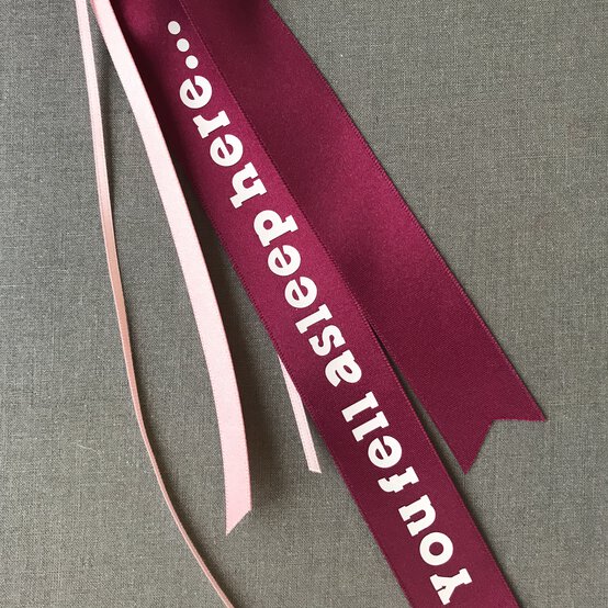 ribbon-bookmarks-step_9_2.jpg?sw=554&q=85