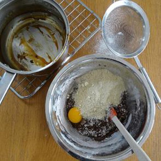 lebkuchen-biscuits-step-3.jpg?sw=554&q=85